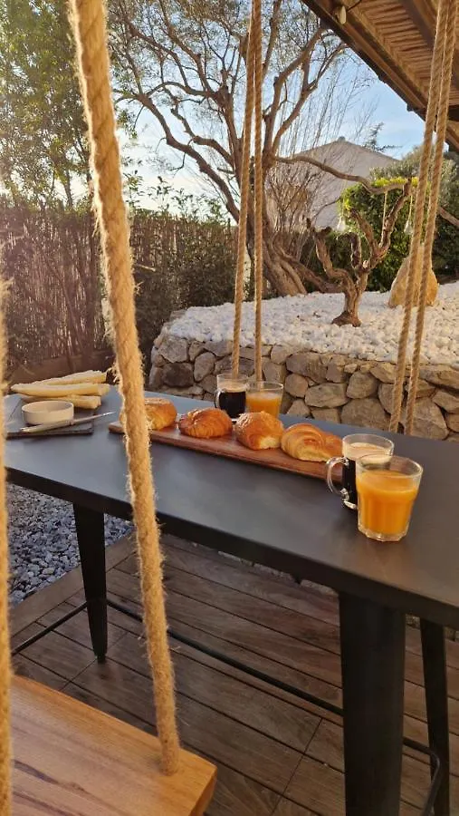 Chambre D'Hote Cigale Jacuzzi Et Jardin Prive Couette-café Allauch